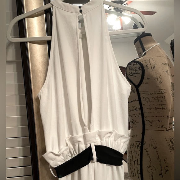 beautiful white jumpsuits, only worn once - Picture 2 of 2